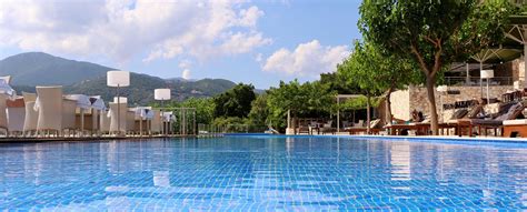 Nicolas Resort .